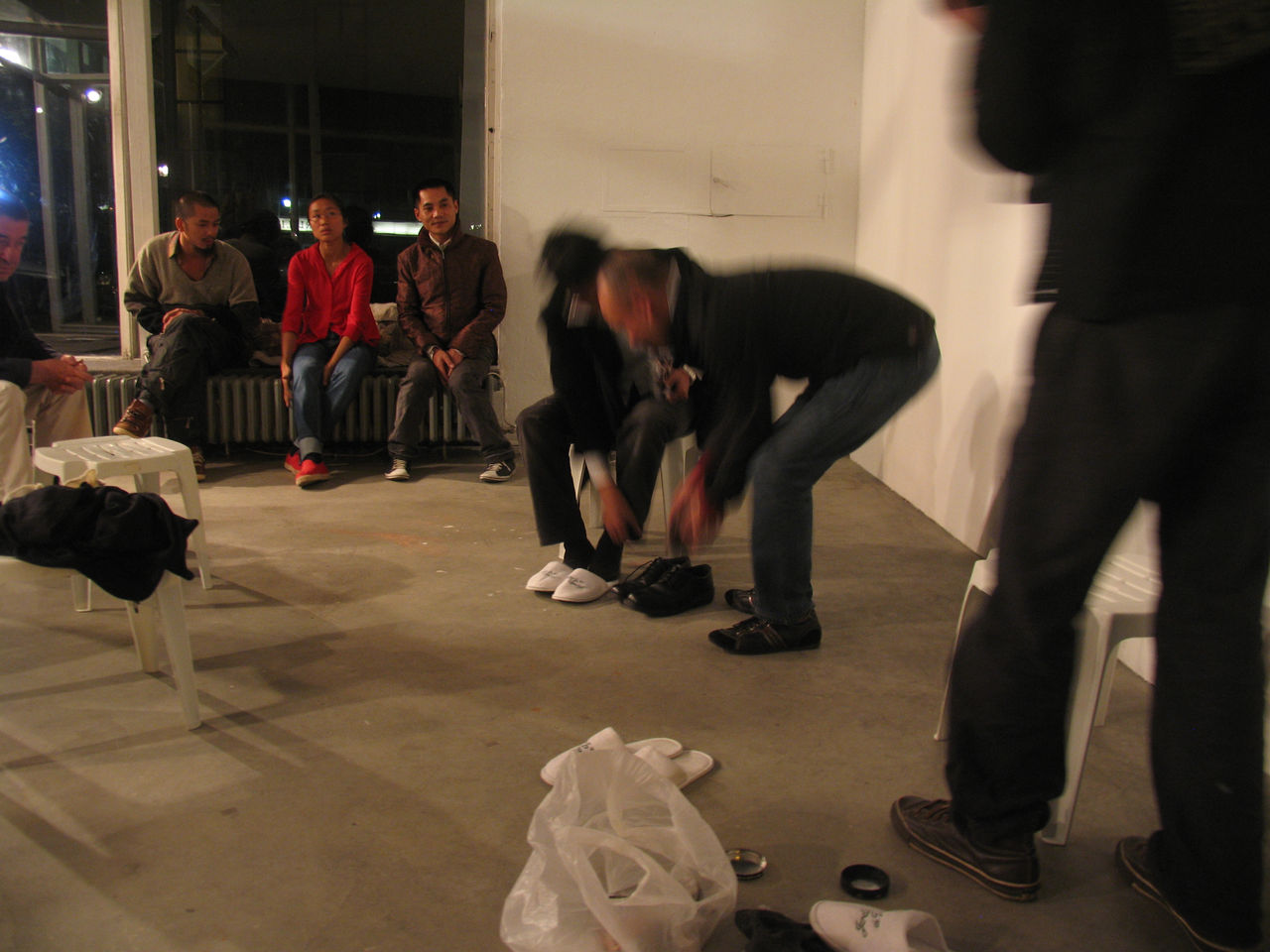 Photographic documentation of RYLLEGA Berlin (Performance by Truong Tan, 16 September 2008)